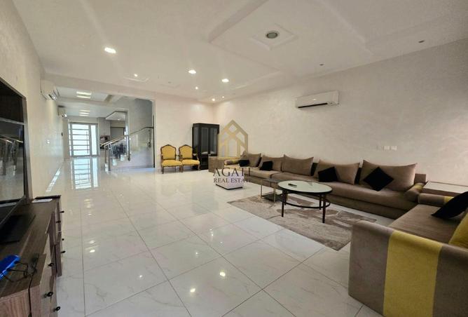 971327 - Property Image 2