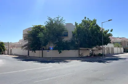 Villa - 5 Bedrooms - 6 Bathrooms for sale in Busaiteen - Muharraq Governorate