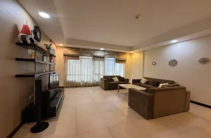 Apartment - 2 Bedrooms - 3 Bathrooms for rent in Al Juffair - Capital Governorate