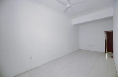 Apartment - 2 Bedrooms - 2 Bathrooms for rent in Busaiteen - Muharraq Governorate