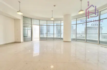 Apartment - 2 Bedrooms - 3 Bathrooms for sale in Sanabis - Manama - Capital Governorate