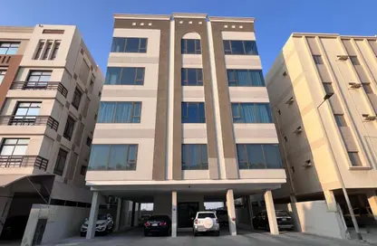 عمارة بالكامل - 8 غرف نوم - 8 حمامات للبيع في قلالي - المحرق