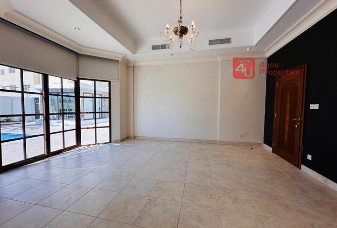 967772 - Property Image 3