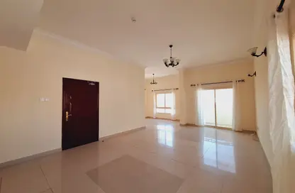 Apartment - 3 Bedrooms - 3 Bathrooms for rent in Al Juffair - Capital Governorate