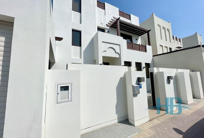 Villa - 4 Bedrooms - 5 Bathrooms for rent in Al Noor - Diyar Al Muharraq - Muharraq Governorate