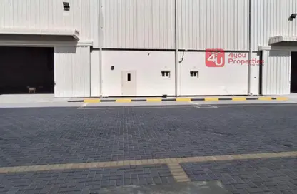 مستودع - استوديو - 1 حمام للايجار في سترة - المحافظة الوسطى