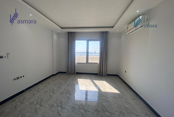956544 - Property Image 3