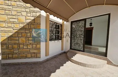 Villa - 4 Bedrooms - 5 Bathrooms for rent in Zinj - Manama - Capital Governorate