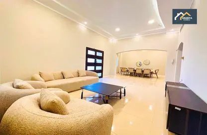Living / Dining Room image for: Villa - 3 Bedrooms - 4 Bathrooms for rent in Al Juffair - Capital Governorate, Image 1