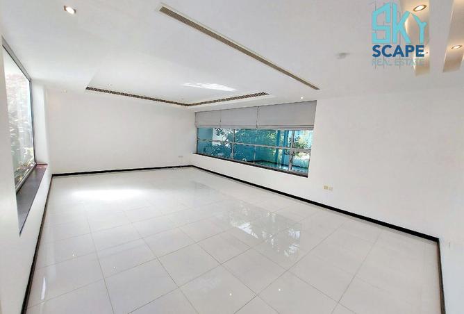 988250 - Property Image 2