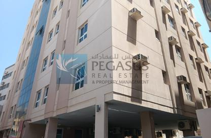عمارة بالكامل - 2 غرف نوم - 2 حمامات للبيع في وسط المنامة - المنامة - محافظة العاصمة