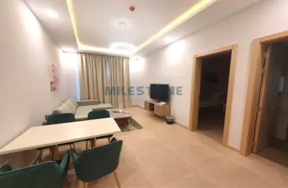 Short Term  and  Hotel Apartment - 1 Bedroom - 2 Bathrooms for rent in Seef - Capital Governorate