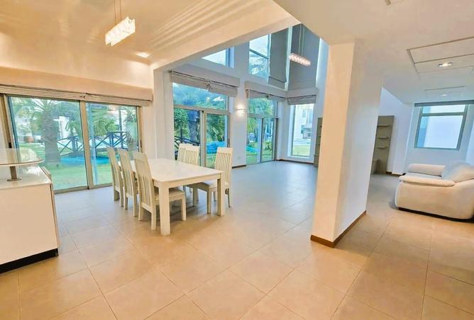 967672 - Property Image 2