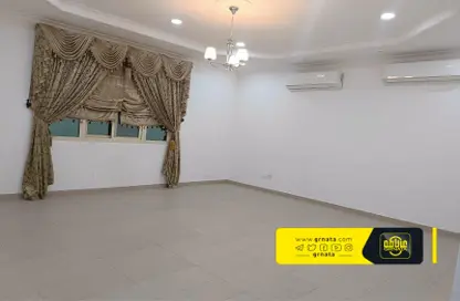 Empty Room image for: Apartment - 3 Bedrooms - 2 Bathrooms for rent in Bu Quwah - Northern Governorate, Image 1