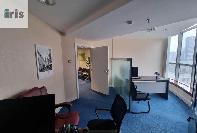 985351 - Property Image 3