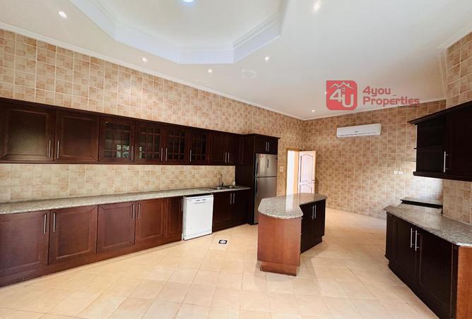 985943 - Property Image 2