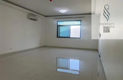 Apartment - 3 Bedrooms - 4 Bathrooms for rent in Karbabad - Manama - Capital Governorate