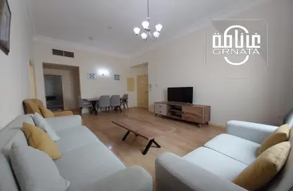 Living / Dining Room image for: Apartment - 2 Bedrooms - 2 Bathrooms for rent in Mahooz - Manama - Capital Governorate, Image 1