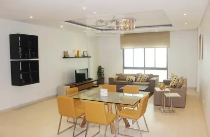 Living / Dining Room image for: Apartment - 2 Bedrooms - 2 Bathrooms for rent in Amwaj Islands - Muharraq Governorate, Image 1