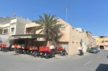 Villa - 7+ Bedrooms - 5 Bathrooms for sale in Isa Town - Central Governorate