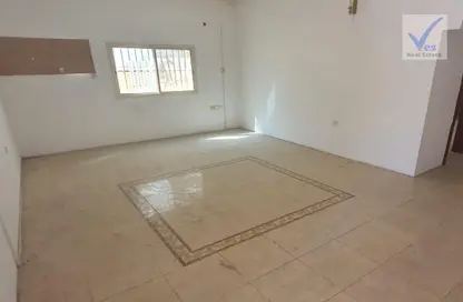 Empty Room image for: Apartment - 3 Bedrooms - 3 Bathrooms for rent in Muqabah - Northern Governorate, Image 1