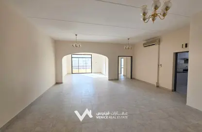 Apartment - 2 Bedrooms - 2 Bathrooms for rent in Exhibition Road - Hoora - Capital Governorate