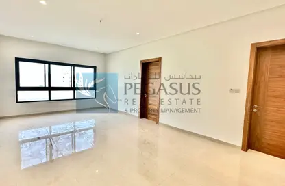 Apartment - 4 Bedrooms - 3 Bathrooms for rent in Busaiteen - Muharraq Governorate