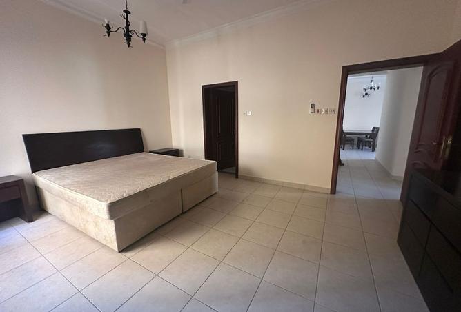 985677 - Property Image 2