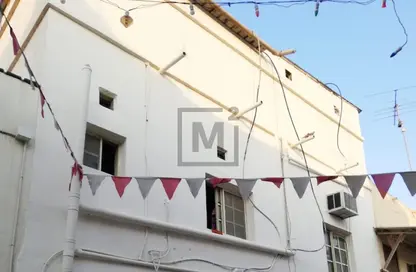 Whole Building - 7+ Bedrooms - 6 Bathrooms for sale in Muharraq - Muharraq Governorate Whole Building - 7+ Bedrooms - 6 Bathrooms for sale in Muharraq - Muharraq Governorate