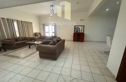 Apartment - 2 Bedrooms - 3 Bathrooms for rent in Al Juffair - Capital Governorate