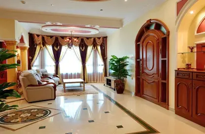 Apartment - 4 Bedrooms - 4 Bathrooms for rent in Busaiteen - Muharraq Governorate