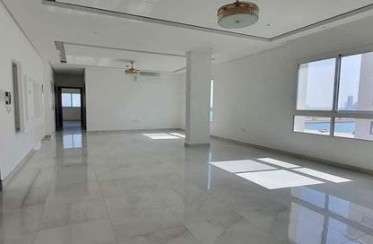 Apartment - 3 Bedrooms - 4 Bathrooms for rent in Hidd - Muharraq Governorate