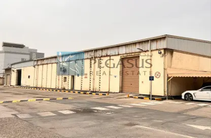 Warehouse - Studio - 2 Bathrooms for rent in Zinj - Manama - Capital Governorate