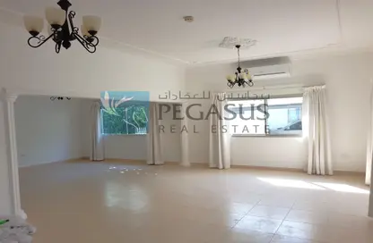 Empty Room image for: Villa - 3 Bedrooms - 3 Bathrooms for rent in Jannusan - Northern Governorate, Image 1