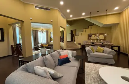 فيلا - 5 غرف نوم - 6 حمامات للايجار في الجفير - محافظة العاصمة