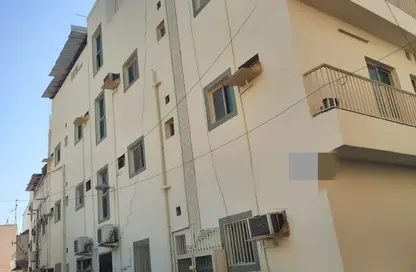 عمارة بالكامل - 8 غرف نوم - 8 حمامات للبيع في المحرق - المحرق