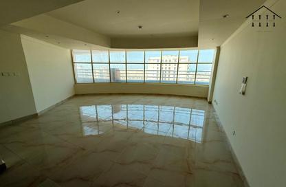 Apartment - 2 Bedrooms - 3 Bathrooms for rent in Hidd - Muharraq Governorate