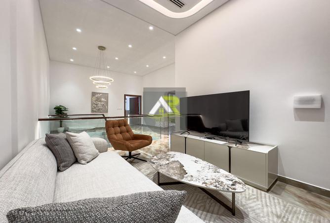 Duplex - 3 Bedrooms - 5 Bathrooms for rent in Seef - Capital Governorate