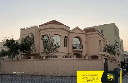 فيلا - 5 غرف نوم - 5 حمامات للبيع في توبلي - المحافظة الوسطى