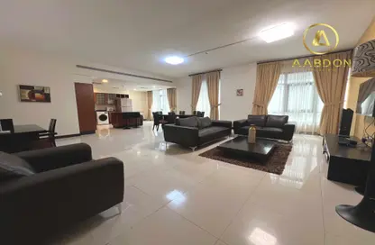 Apartment - 2 Bedrooms - 2 Bathrooms for rent in Busaiteen - Muharraq Governorate