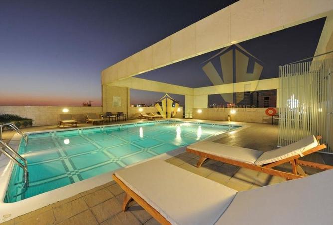 985205 - Property Image 2