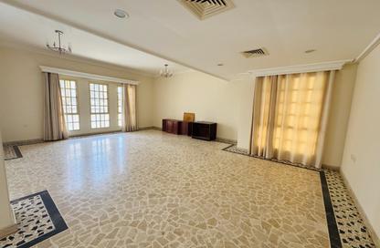 Villa - 5 Bedrooms - 7+ Bathrooms for rent in Tubli - Central Governorate