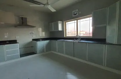 شقة - 3 غرف نوم - 2 حمامات للايجار في عراد - المحرق
