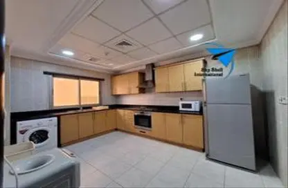 Apartment - 2 Bedrooms - 3 Bathrooms for rent in Al Juffair - Capital Governorate