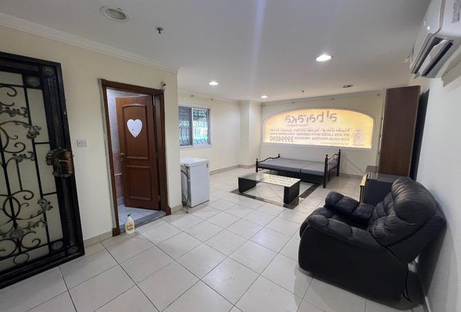 989267 - Property Image 2