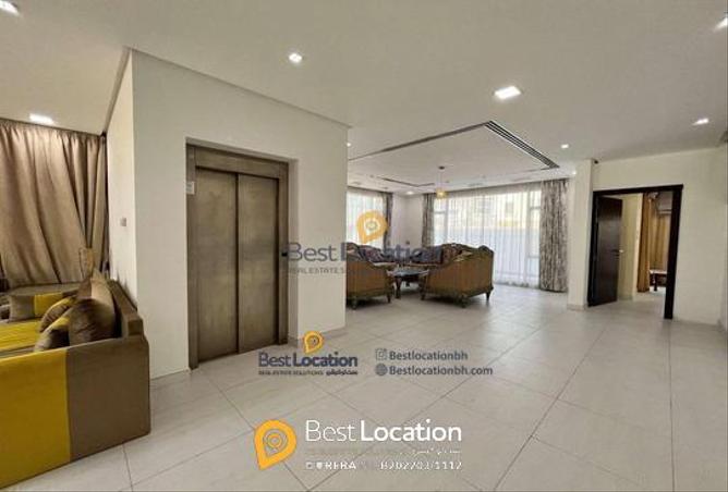906487 - Property Image 2