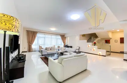 Apartment - 2 Bedrooms - 2 Bathrooms for rent in Busaiteen - Muharraq Governorate