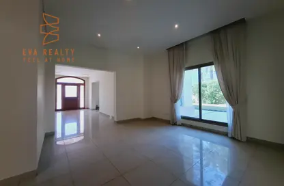 Villa - 4 Bedrooms - 5 Bathrooms for rent in Saar - Northern Governorate