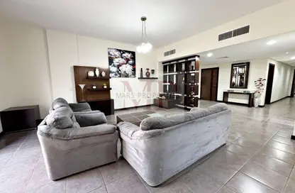 Apartment - 2 Bedrooms - 3 Bathrooms for rent in Al Juffair - Capital Governorate