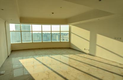 Apartment - 2 Bedrooms - 3 Bathrooms for rent in Hidd - Muharraq Governorate